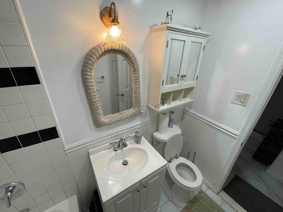 Entire 3bdr W/parking, Backyard, Firepit, Bbq Villa Nueva York