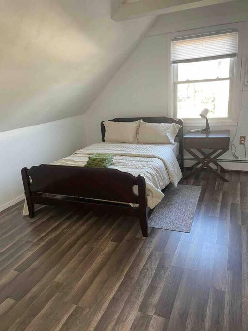 Entire 3bdr W/parking, Backyard, Firepit, Bbq * New York